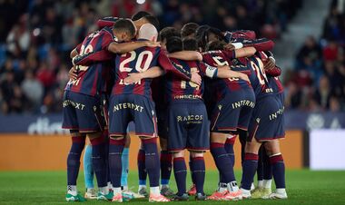 Клуб Ла Лиги назначил сразу двух главных тренеров