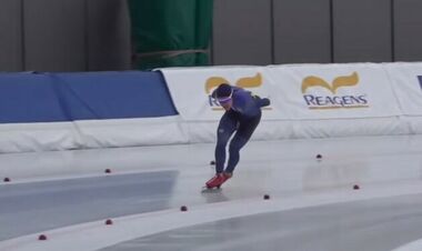 Коньки. Хочин трижды вошел в топ-10 первого этапа юниорского Кубка мира