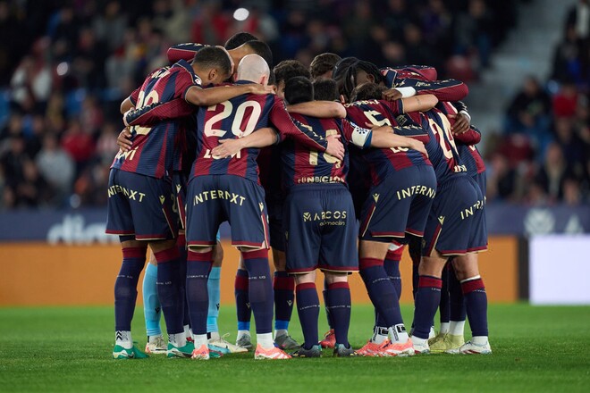 Клуб Ла Лиги назначил сразу двух главных тренеров