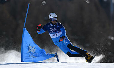 ФОТО. Прапор росії на шоломі. Сноубордист порушив правила на Олімпіаді-2026