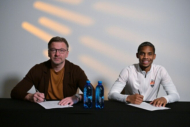 ФОТО. Как Педро Энрике подписывал новый контракт с Шахтером