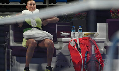 Торішня чемпіонка тисячника у Досі знялася у третьому сеті стартового матчу