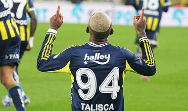 Дубль Актюркоглу. Фенербахче легко обыграл Генчлербирлигу