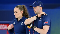 Розгром лідера. Стали відомі фіналісти даблміксту з керлінгу на ОІ-2026