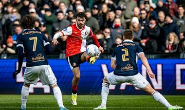 Спасительный пенальти. Фейеноорд, играя в большинстве, дожал соперника