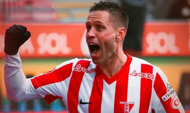 ВИДЕО. Украинский защитник забил 4 мяч в сезоне, его команда победила