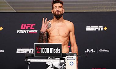 Украинец Амосов впервые попадет в рейтинг UFC и заменит именитого бойца
