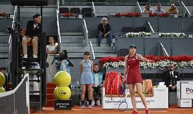 Конфликт с судьей. Рыбакина не без проблем вышла в 1/8 финала Мадрида