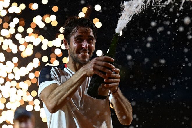 Аргентинец завоевал дебютный трофей в 26 лет, выиграв турнир АТР 500 в Рио