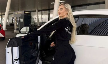 ФОТО. Найгарячіша футболістка світу засвітила новий Lamborghini