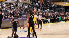 НБА. Сан-Антоніо розгромив Лейкерс, Індіана в овертаймі дотисла Нью-Йорка