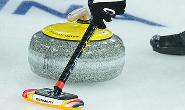 Свержение чемпиона. Начался мужской турнир по керлингу на ОИ-2026