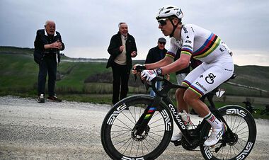 Непереможний Погі, драма жіночого фінішу. Пройшла велогонка Strade Bianche