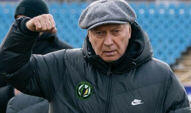 Буткевич вручил игрокам памятные подарки после матча с Динамо в УПЛ