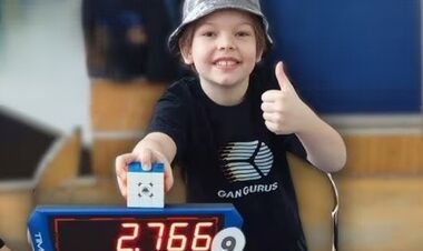 ВИДЕО. 2,76 секунды! 9-летний вундеркинд побил рекорд сборки кубика Рубика