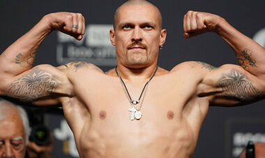 «Що відбувається?» Усику порадили віддати титули і завершити кар'єру