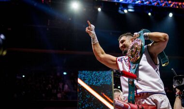 Звездный супертяж решил не ждать Усика. Их бой должен был собрать стадион