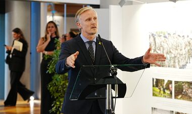 Депутат Європарламенту показав, як виглядає шолом для керівництва МОК