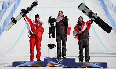 Определены победитель и призеры ОИ-2026 в сноуборд-кроссе среди мужчин