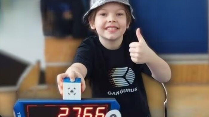 ВІДЕО. 2.76 сек! 9-річний вундеркінд побив рекорд збірки кубика Рубіка