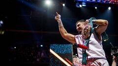 Звездный супертяж решил не ждать Усика. Их бой должен был собрать стадион