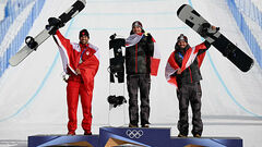 Определены победитель и призеры ОИ-2026 в сноуборд-кроссе среди мужчин