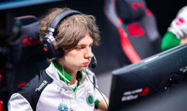 Falcons зіграють основним складом проти NAVI. Гравець отримав візу