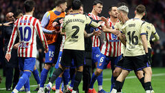 После рекордных шести минут проверки VAR арбитр отменил гол Барселоны