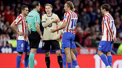 Капитан Барселоны разнес арбитра после фиаско с Атлетико: «Скандал...»