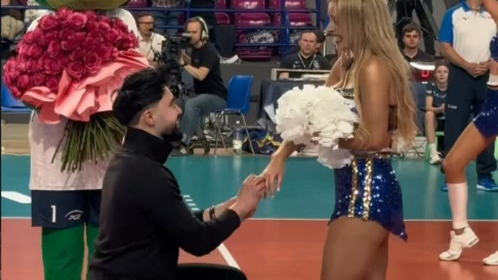 ВИДЕО. Она сказала: «Да!» Чирлидерше сделали предложение на матче ЛЧ