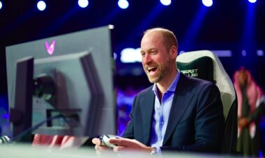 ФОТО. Принц Уильям попробовал себя в киберспорте и сыграл в Rocket League