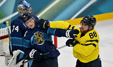 Хокей на Олімпіаді. Збірні Фінляндії і Швеції видали супердербі