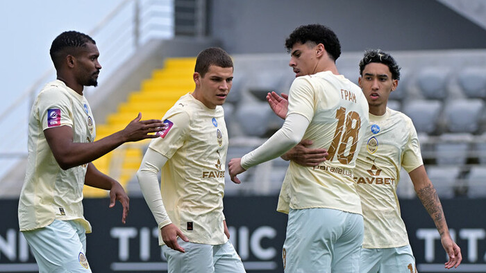 Втримали перевагу. Шахтар у гольовій перестрілці переміг Ділу