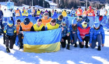 ФОТО. Украинские лыжники почтили память погибших после завершения гонки