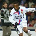 Лион бьет Марсель в 21 туре чемпионата Франции и укрепляет свои позиции