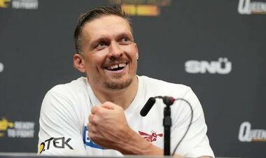 Усик открестился от громкого боя с легендарным американцем