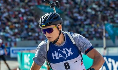 Не удержался в лидерах. Как Мандзын выступил в масс-старте на City Biathlon