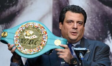 Президент WBC, який образився на Усика, зробив заяву про Україну