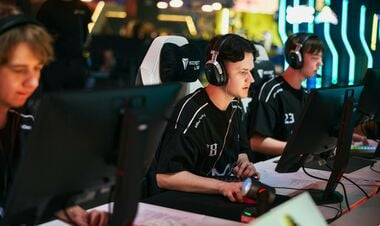 B8 отримали інвайт на Stake Ranked E4: серед суперників – FaZe та Astralis