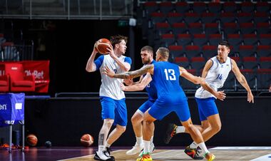 Названа стартовая пятерка сборной Украины на матч против Греции
