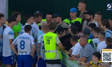 ФОТО. Ярмоленко повел игроков Динамо на разговор с фанатами после фиаско
