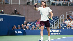 Циципас с камбеком вышел в 4-й раунд US Open, установив личный рекорд