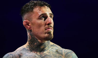 Чемпион UFC в тяжелом весе оставил титул вакантным из-за тяжелой травмы