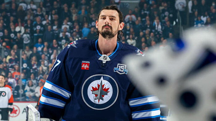 Звезда клуба НХЛ отказался прибыть в команду. Его дисквалифицировали