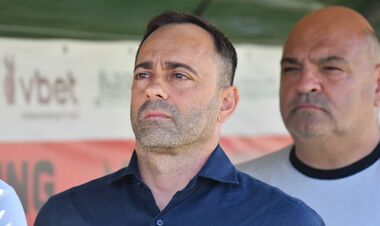Тренер Карпат: «Це не червона. Бригада VAR припустилась помилки»