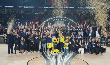 Фенербахче впевнено переміг Бешикташ у Суперкубку Туреччини