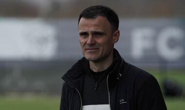 Чотири українські футболісти залишилися без головного тренера за кордоном