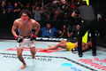 UFC. Росас досрочно победил Барселоса. Бразильца срочно госпитализировали