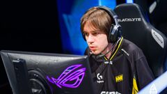ФОТО. Гравець NAVI з Dota 2 був помічений з пивом під час матчу