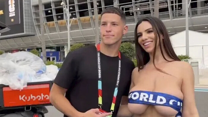 ФОТО. Зірка 18+ шокувала фанатів відвертим образом на матчі ЧС